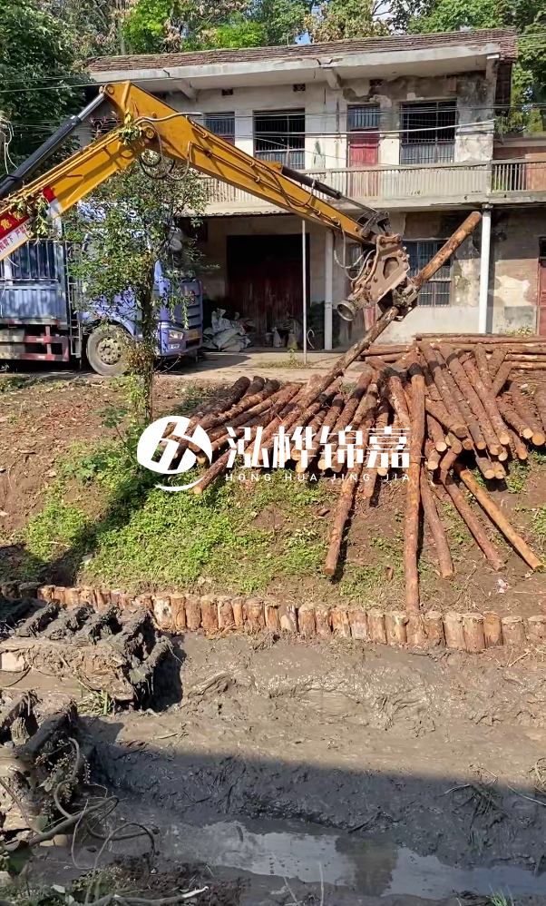 吉安挖機(jī)打木樁專業(yè)施工-河道護(hù)坡打樁能否防止河岸塌陷？