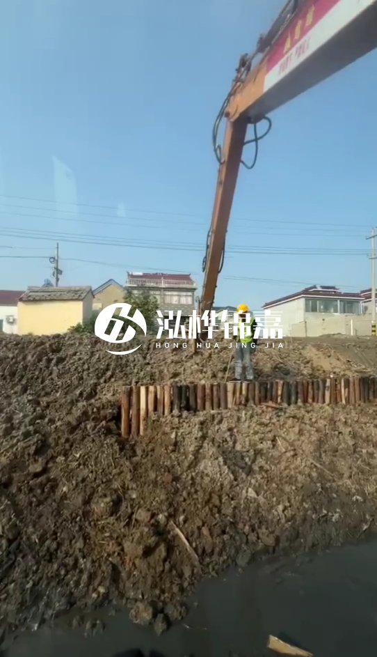 南陽挖機(jī)打木樁專業(yè)施工-打防汛木樁時選用多粗的木樁為宜？